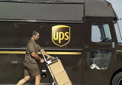 UPS Courier Express Service at best price in Vadodara | ID: 2851070404897