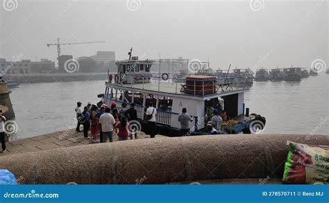 18/03/2023: Mumbai, India: Boat at the Gateway of India Editorial Photo ...