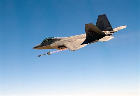 [Photo] F-22 Raptor stealth fighter fires AIM-9 Sidewinder missile ...