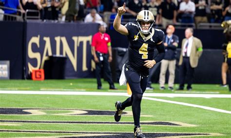 WATCH: Derek Carr throws his first touchdown pass as Saints QB