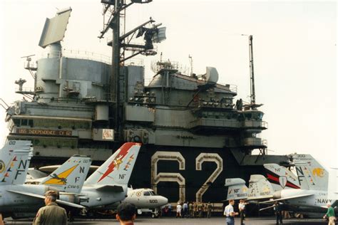 USS Independence (CV-62) 1993 [3155 × 2109][OC] : r/MilitaryPorn