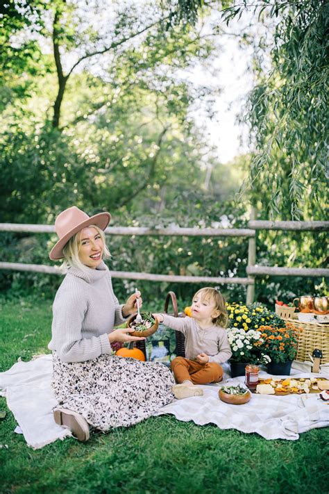 Creating A Fresh Fall Picnic | The Blondielocks | Life + Style