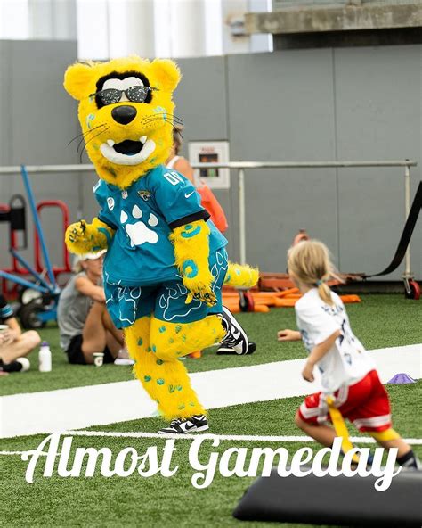 What is Jacksonville Jaguars Mascot Jaxon De Ville Salary?