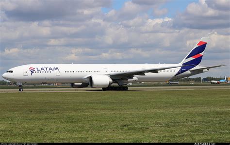 LATAM Brasil Boeing 777 PT-MUE (photo 3123) | Airfleets aviation