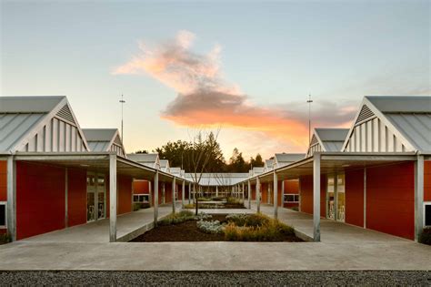 Galería de Escuelas Primarias Rurales / Gutiérrez Arquitectos + Escobedo Soliz - 1