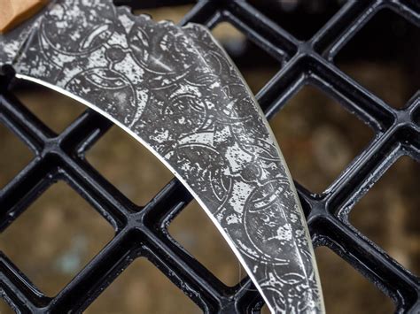 Experimenting with some new etching techniques : r/knives