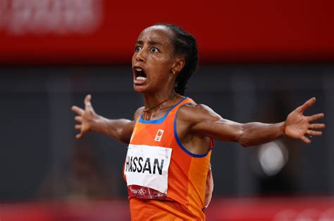 Sifan Hassan excelleert naar goud op 10 kilometer: ‘Ik ben zo dankbaar ...