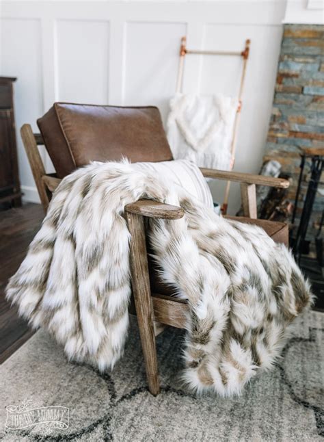 25 Cozy Winter Throw Blankets to Keep Warm