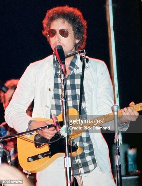 293 Bob Dylan 1974 Photos & High Res Pictures - Getty Images