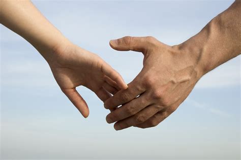 A man's ring finger may point the way to domestic bliss - CBS News