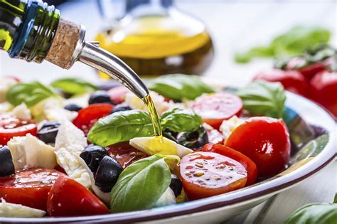 Mediterranean diet works better for wealthy people, study finds - CBS News