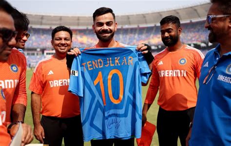 Sachin Tendulkar Presents Virat Kohli With Signed Jersey Ahead Of World ...