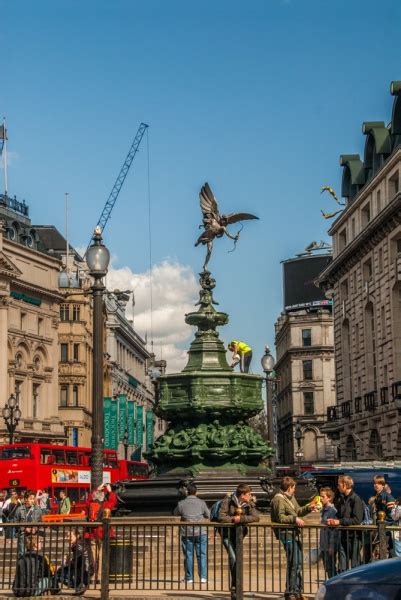 Eros Statue, Piccadilly Circus, London | History & Photos