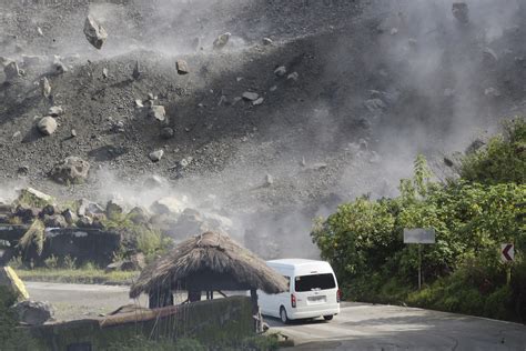 Quake shakes Philippines, killing at least 4: 'I thought the ground ...