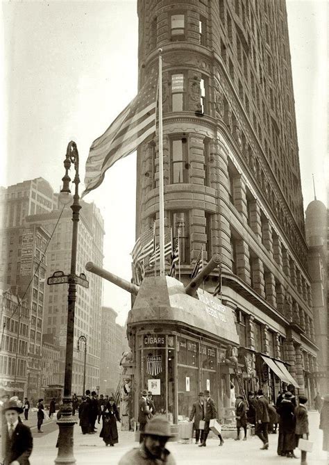 NYC in the 1920s. | Flatiron building, New york city, Nyc history