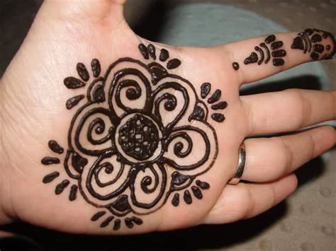 A Collection of Simple Mehndi Designs for Ladies – SheIdeas