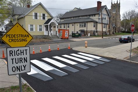 This New Crosswalk Is An Optical Illusion To (Hopefully) Slow Cars ...