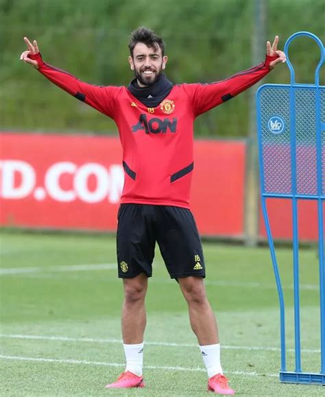 Bruno Fernandes leaves Man Utd fans drooling after ridiculous chip in training - Daily Star