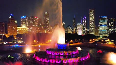 Buckingham Fountain at Night | Chicago City Lights - YouTube