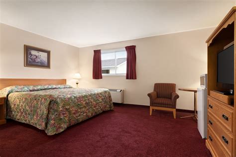 Travelodge by Wyndham Port Elgin | Port Elgin, ON Hotels