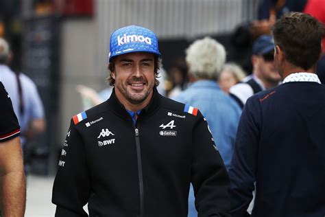 Fernando Alonso switches to Aston Martin F1 team from 2023