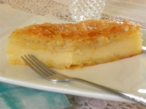 Galaktoboureko (Greek semolina Pudding wrapped in phyllo) - Kopiaste ...