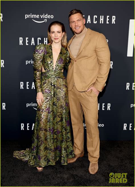 Alan Ritchson is Joined by Wife Catherine at 'Reacher' Series Premiere: Photo 4698254 | Alan ...