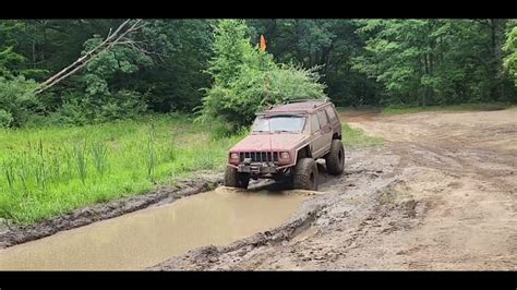 Jeep Cherokee Mudding On 37's at Rocks and Valley's Off-road Park - YouTube