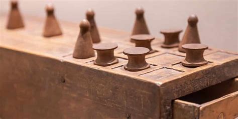 How to Play Ancient Egyptian Senet Game: Rules to Know | Bar Games 101