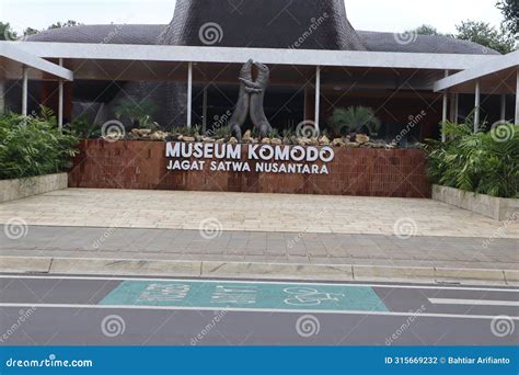 Entrance To the TMII Jakarta Traditional House Pavilion Editorial ...