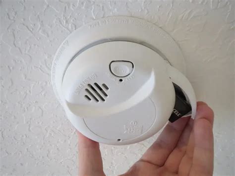 Smoke Detector Chirping Red Light at Theodore Oakes blog