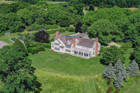 Alec Baldwin Chops $4.1M Off Asking Price of Hamptons Home