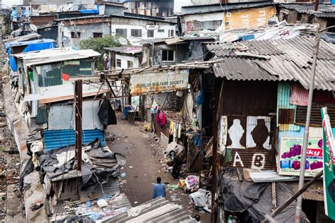 A Tour of the Dharavi Slum in Mumbai, India – Earth Trekkers