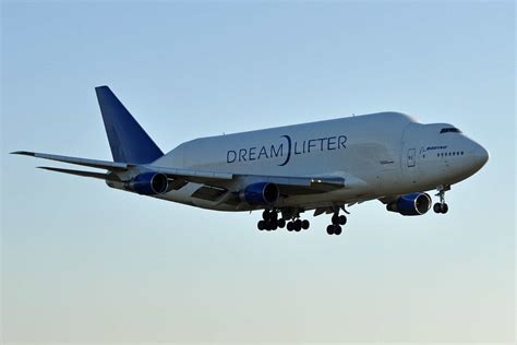 Meet the Boeing Dreamlifter and the Airbus Beluga - Flytrippers