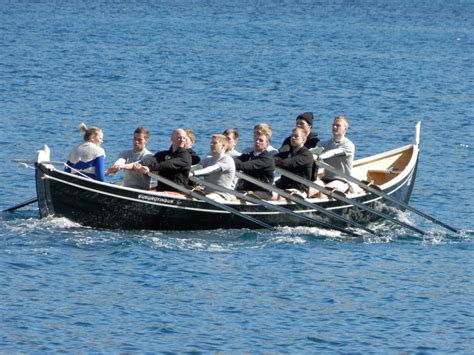 File:Suðuroyingur a wooden Faroese rowing boat 2012.JPG - Wikimedia Commons