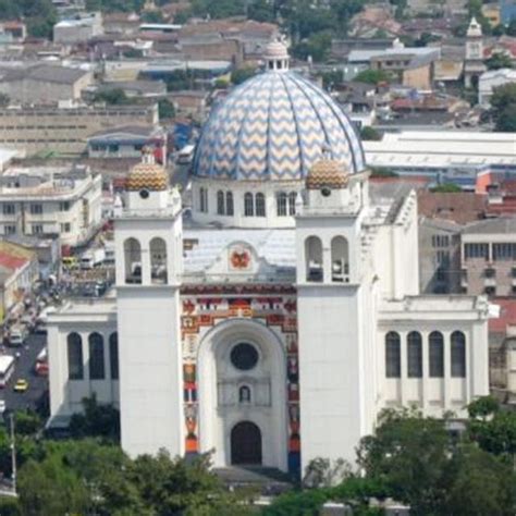 In San Salvador, vets continue long tradition of occupying cathedral