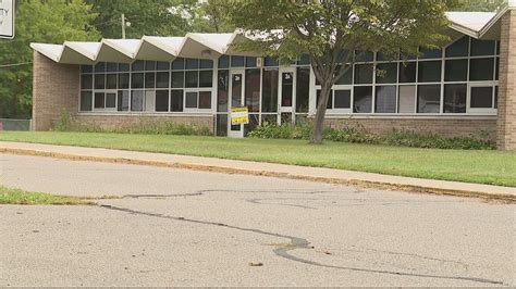 2nd grader accused of threatening students with knife at Livonia ...