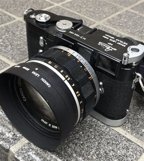 Leica M3 et Canon 50mm f/0.95 | Vintage camera lens, Classic camera, Top camera