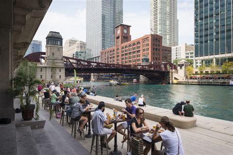 Chicago Riverwalk restaurants and bars | Choose Chicago