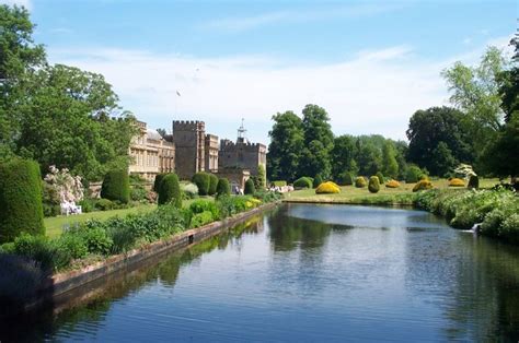 Forde Abbey and Gardens © Barbara Cook cc-by-sa/2.0 :: Geograph Britain and Ireland