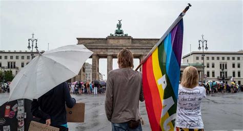 45 Police Injured In Germany Protest Against COVID-19 Restrictions ...