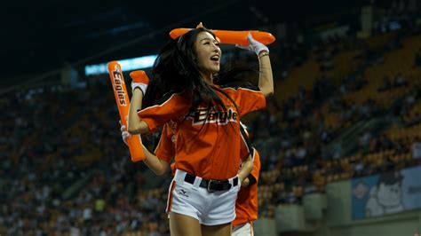 Pro Cheerleader Heaven: Happy Japanese Baseball Cheerleader