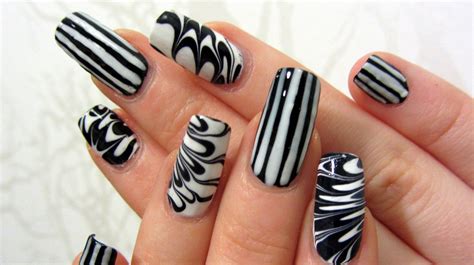 30 + Striped Nail Designs and Ideas – InspirationSeek.com