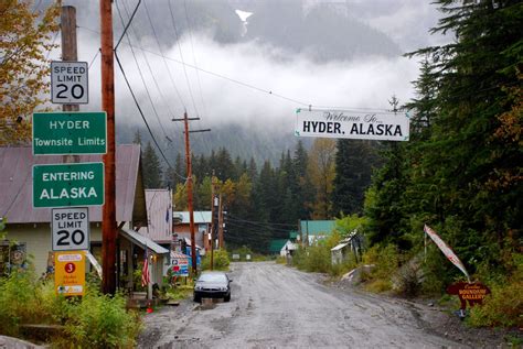 Hyder - it's bear-ly in Alaska - Road Trips with Tom