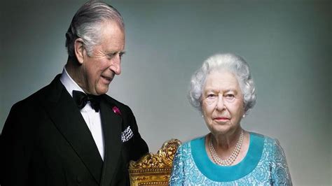 Queen Elizabeth Poses With Prince Charles in Beautiful New Portrait ...