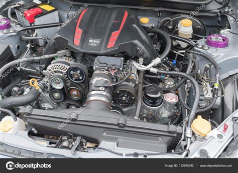 Jeep Grand Cherokee engine on display – Stock Editorial Photo © bettorodrigues #152895392