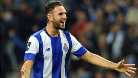 Miguel Layun Is Becoming A Leader At Porto