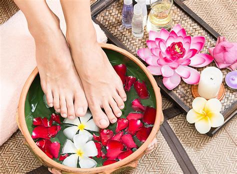 SPA pedicure (classic pedicure/foot massage/paraffin bath) - Natura ...