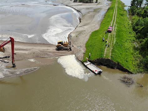 GLDD Emergency Response Efforts: Missouri River Levee Breach | Dredging ...