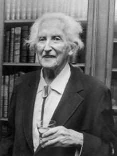 Erik Erikson Biography - Life of German-American Psychologist